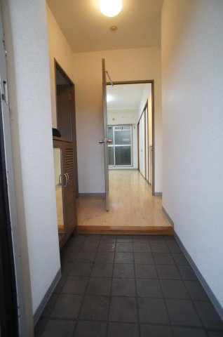 ルミエール若葉の玄関