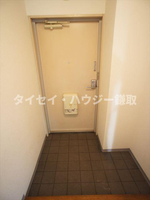 ルミエール若葉の玄関