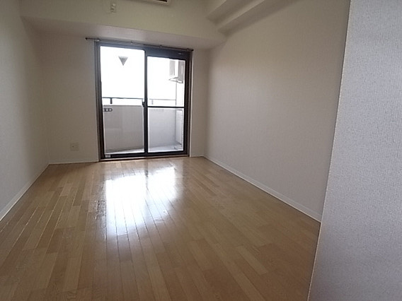 エステムコート神戸県庁前の居間・リビング