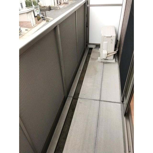 アンプルール　クラージュ　ウエストヒルズのバルコニー