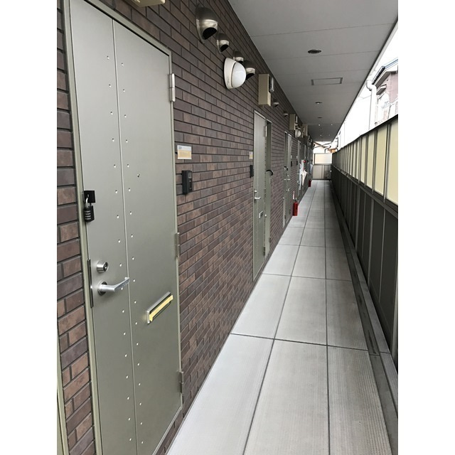 アンプルール　クラージュ　ウエストヒルズのロビー