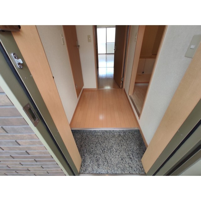 アンプルール　クラージュ　ウエストヒルズの玄関