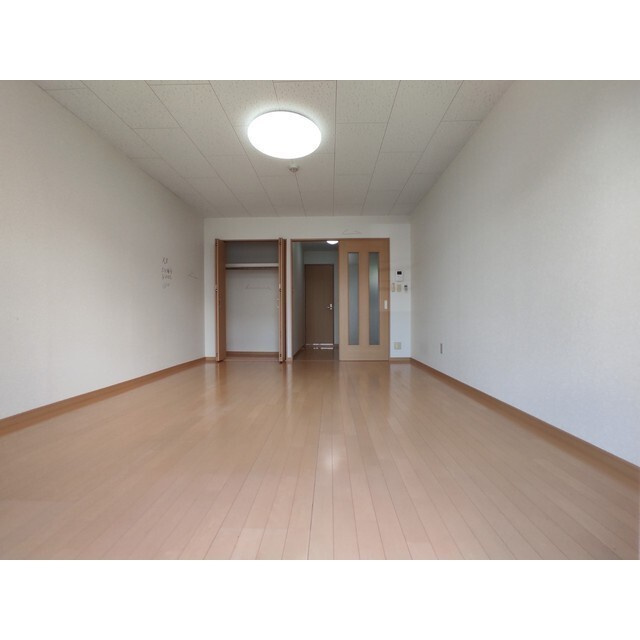 アンプルール　クラージュ　ウエストヒルズの居間・リビング