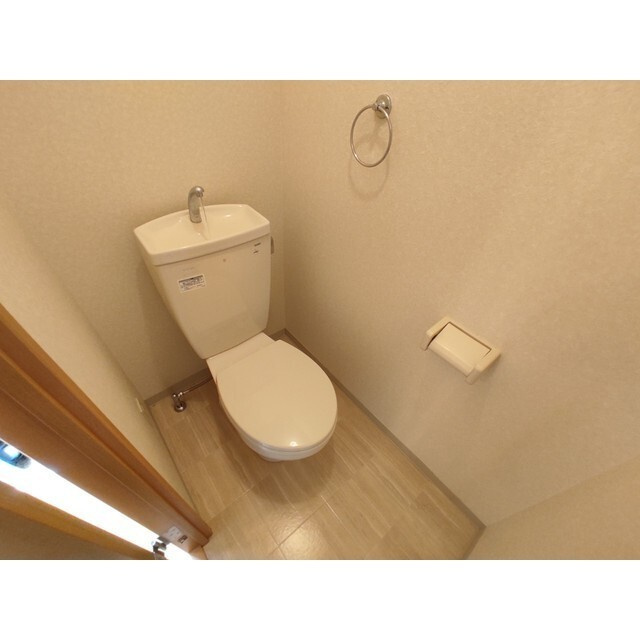 アンプルール　クラージュ　ウエストヒルズのトイレ