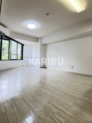 プレジデントハイツの居間・リビング