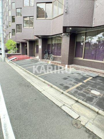 プレジデントハイツの駐車場