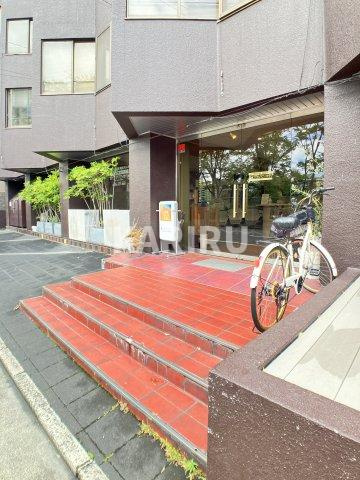 プレジデントハイツのエントランス