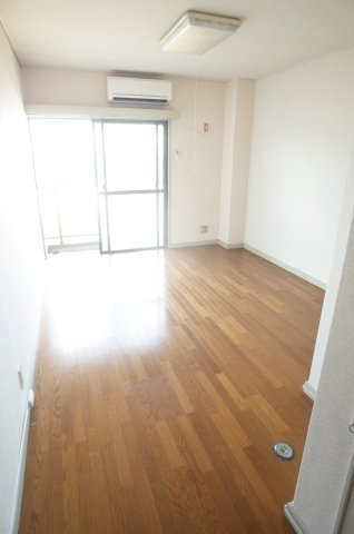 【居間・リビング】 | グランドマンション | 賃貸物件数が少ない美浜区エリア！