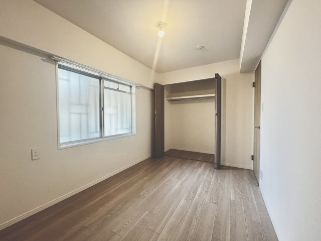 シーアイマンション第2甲陽園の洋室|落ち着いた色調の洋室です