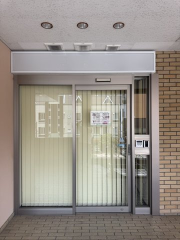 【エントランス】 | ガーデンライフ岡本