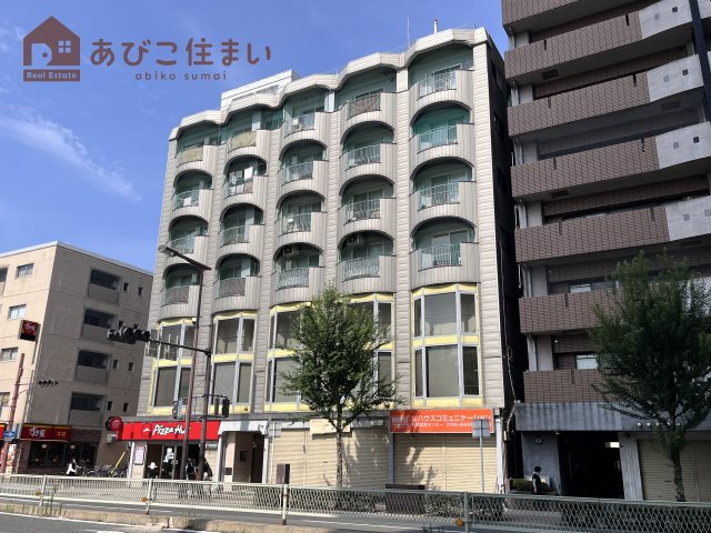 シャトー長居の外観