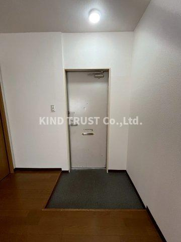 長柄西淀屋ビルの玄関|明るい玄関です