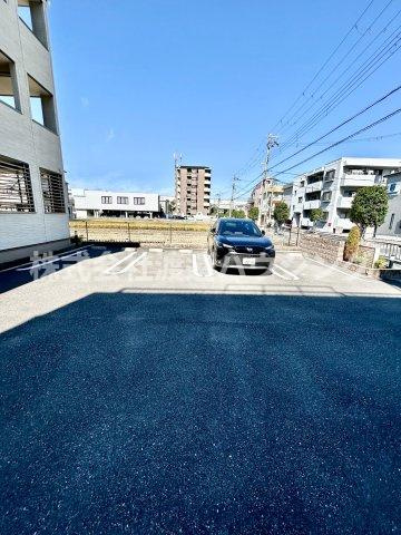 ハルミモザの駐車場