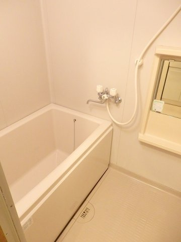 ニューエルディム山本の浴室|お風呂です