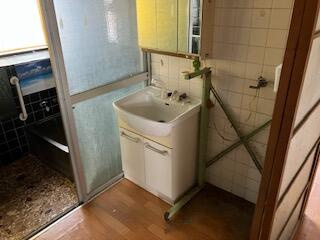 宇都宮市東塙田1丁目　4DK　中古住宅の独立洗面台