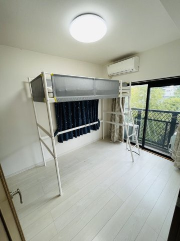 【洋室】 | アートウィル赤坂 | 各部屋エアコン設置済みなので入居してすぐから気持ちよく新生活を始められます