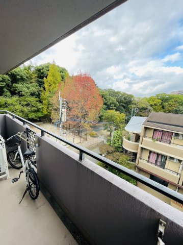 【バルコニー】 | アートウィル赤坂 | バルコニー幅が広く、洗濯物もしっかり干して頂けます