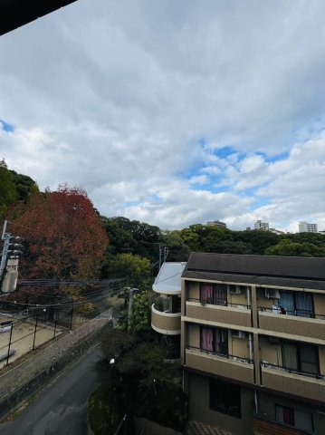 【展望】 | アートウィル赤坂 | 前面はさえぎる高層ビルもなく、美しい青空の眺望が広がります