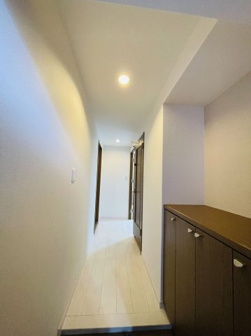 【玄関】 | アートウィル赤坂 | 収納力に優れた玄関でいつでも片付いた状態でお客様を迎えられます