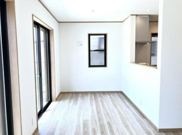 【新築】坂戸市溝端町新築住宅 全1棟の居間・リビング|ダイニングスペース