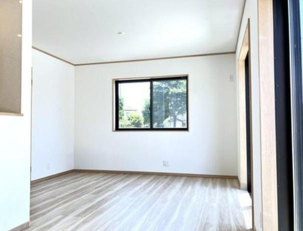 【新築】坂戸市溝端町新築住宅 全1棟の居間・リビング|リビングスペース