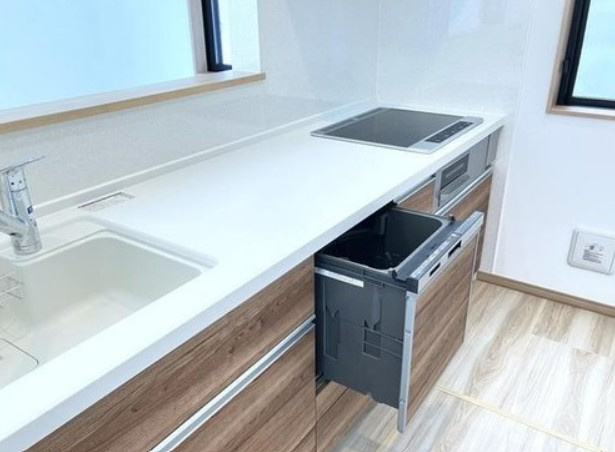 【新築】坂戸市溝端町新築住宅 全1棟のキッチン|食器洗い乾燥機付きで家事の負担も軽減☆