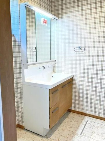 【新築】坂戸市溝端町新築住宅 全1棟の独立洗面台|朝の身支度に欠かせない洗面台です！