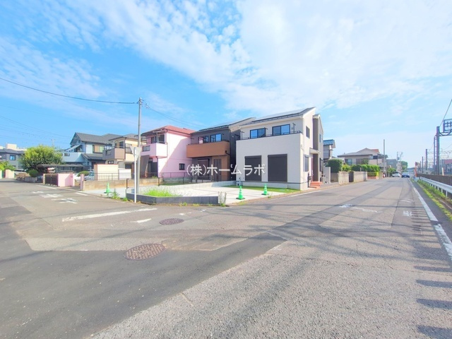 【新築】坂戸市溝端町新築住宅 全1棟の前面道路含む現地写真|前面道路含む現地写真です