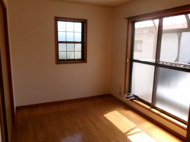 木村アパートの洋室|明るい洋室です