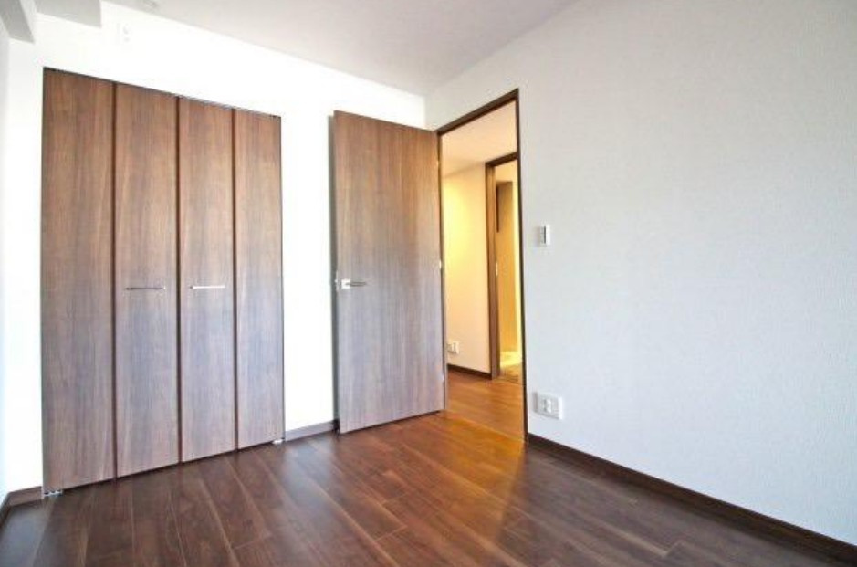 プレサンスレジェンド六地蔵の洋室