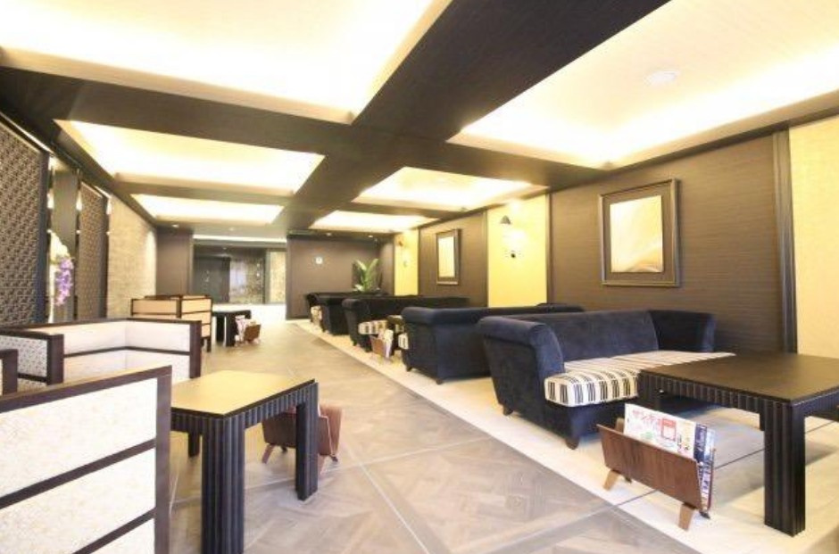 プレサンスレジェンド六地蔵のロビー