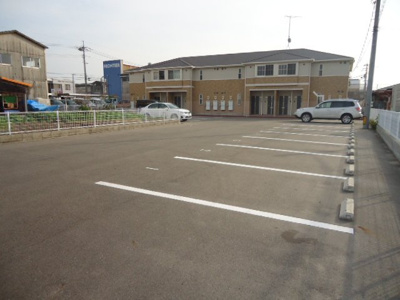 【外観】 | アイリス・アズ | 外観写真（昼）