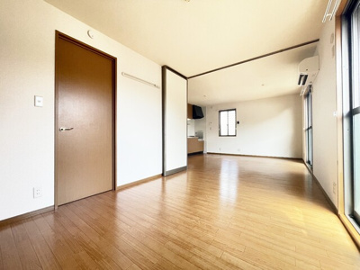 6帖洋室はLDKと繋げて広くお使いいただけます♪