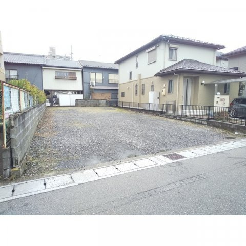 岐阜市加納桜田町１丁目の駐車場の外観