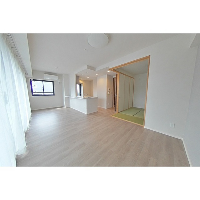 サンメゾン岐阜長良エルド301号室の居間・リビング