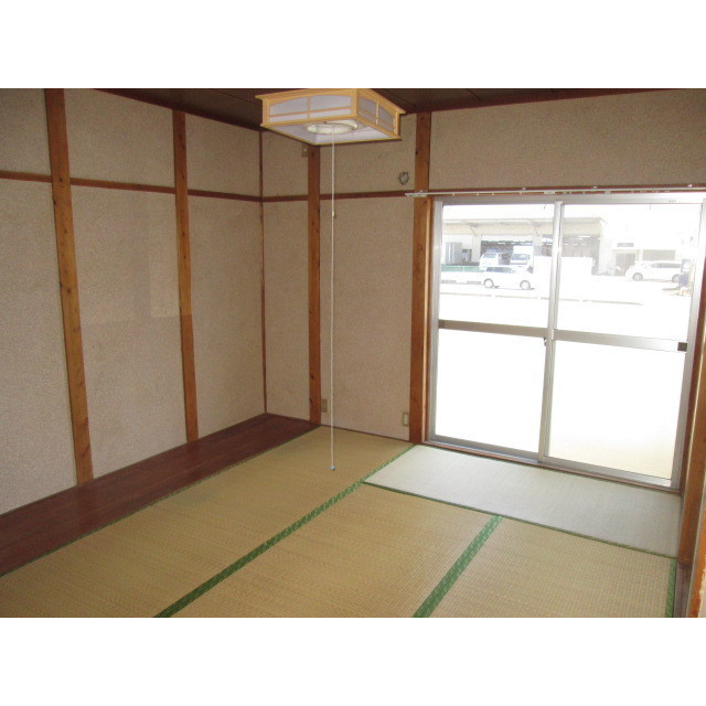 岐阜市西鶉１丁目の一戸建ての居間・リビング