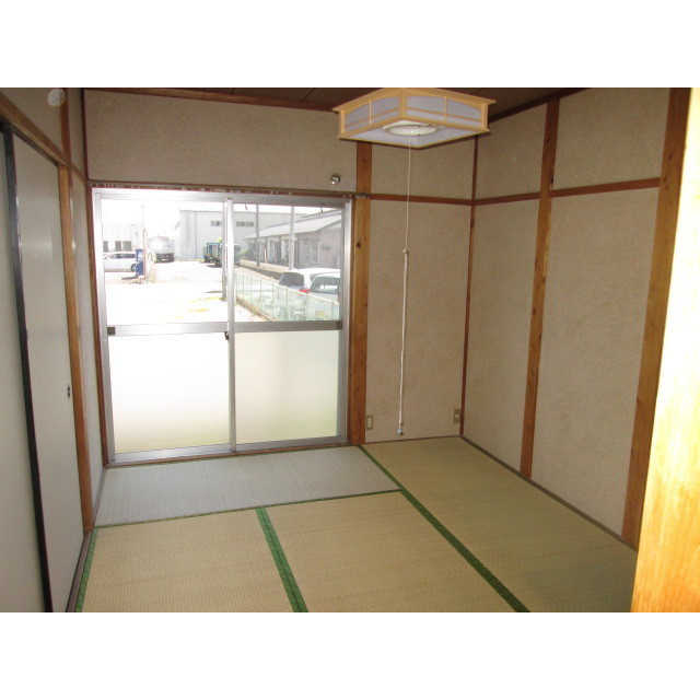 岐阜市西鶉１丁目の一戸建ての居間・リビング