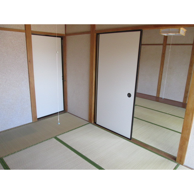 岐阜市西鶉１丁目の一戸建ての居間・リビング