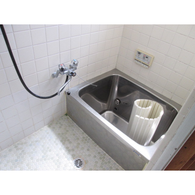 岐阜市西鶉１丁目の一戸建ての浴室