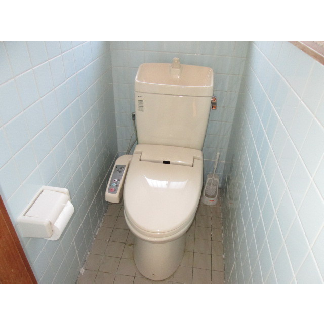 岐阜市西鶉１丁目の一戸建てのトイレ