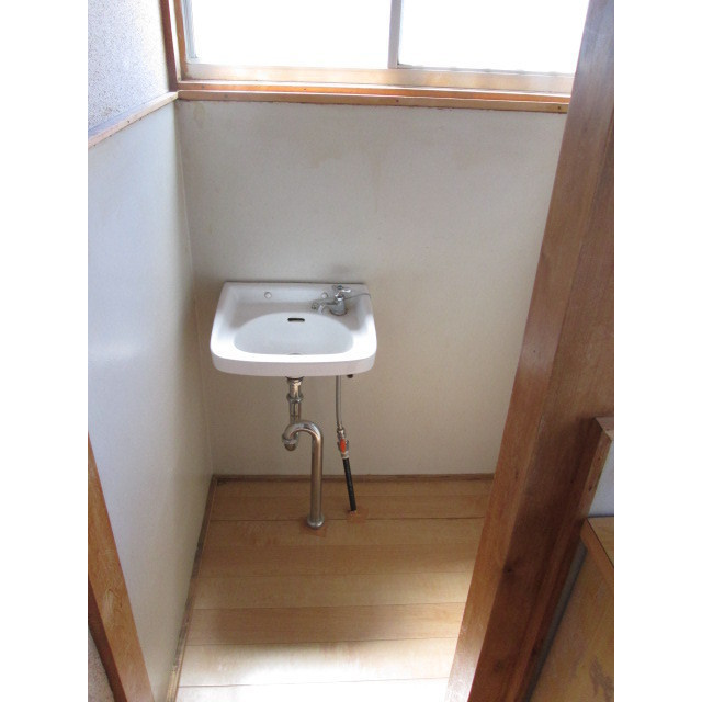 岐阜市西鶉１丁目の一戸建ての洗面所