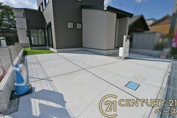 リナージュ鴨口町 ２号棟 ／新築一戸建の駐車場|■現地撮影写真■駐車スペース２台分完備！