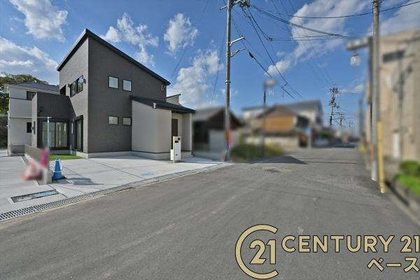 リナージュ鴨口町 ２号棟 ／新築一戸建の前面道路含む現地写真|■現地撮影写真■スーパーや薬局などの商業施設が徒歩圏内に近接し、生活環境の整った立地です！