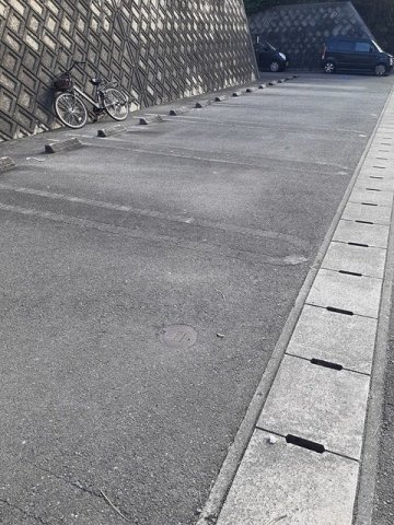 キャトルセゾンの駐車場