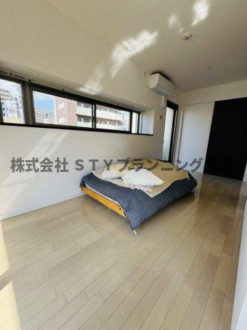 仲介手数料０円！アーデン泉プレミアの居間・リビング