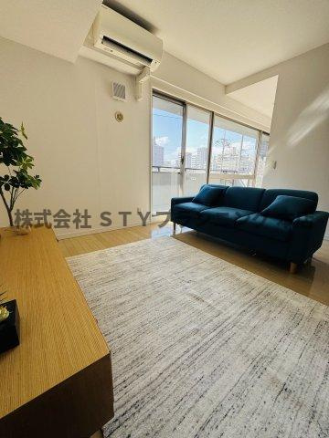 仲介手数料０円！アーデン泉プレミアの居間・リビング