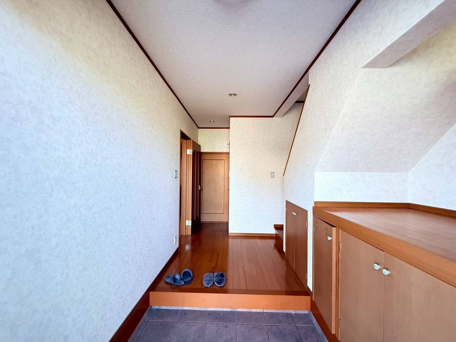 岩出市湯窪・中古戸建・115890の玄関