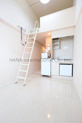 川崎市川崎区浜町３丁目のアパートの居間・リビング|同シリーズ物件の参考写真です。