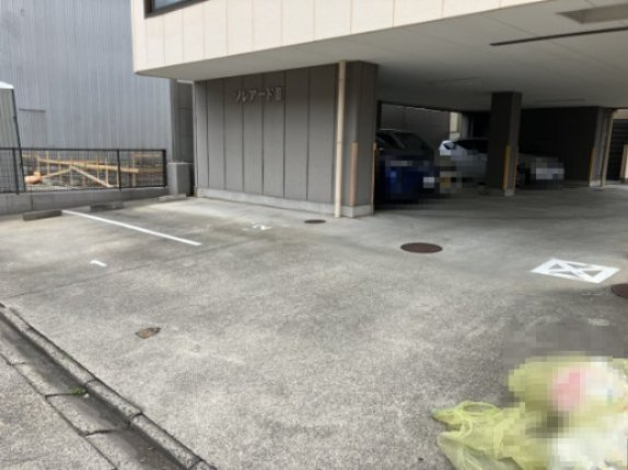 ソレアードⅡの駐車場