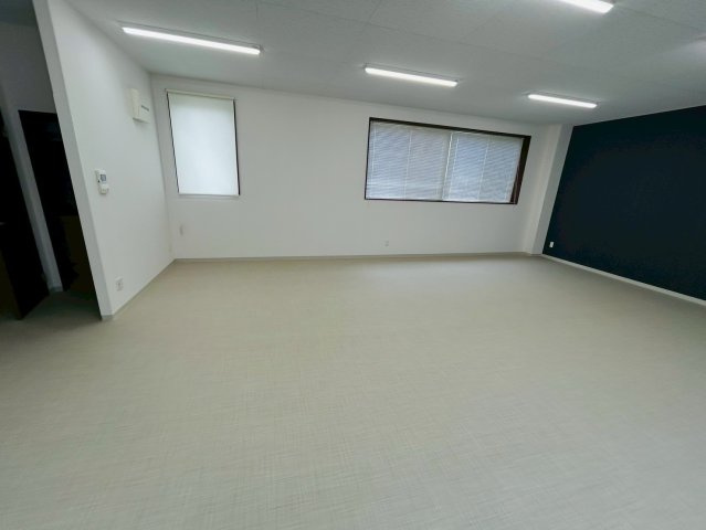 シャインスリービルの居間・リビング